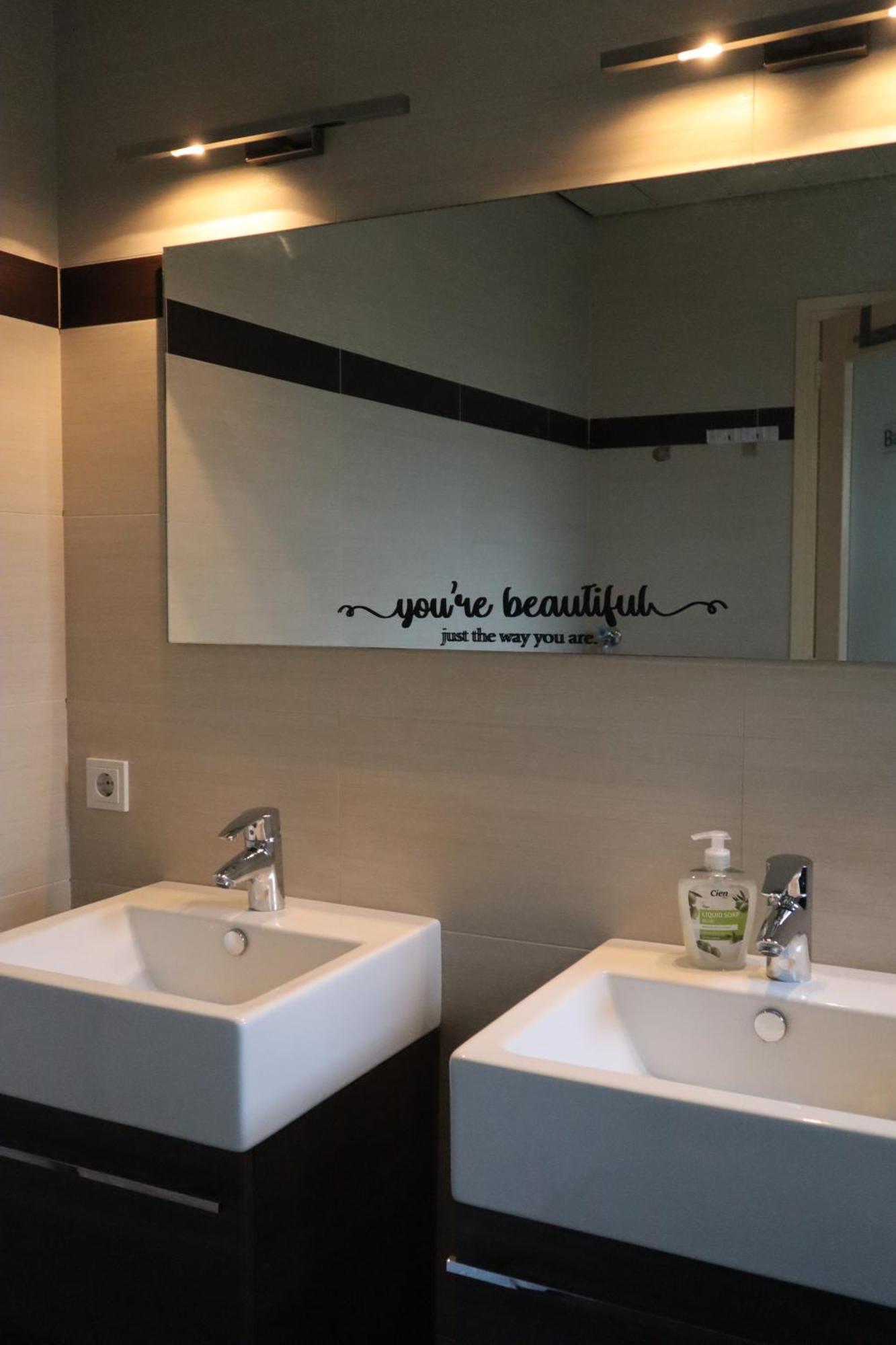 Room Stella Suite Тилбург Екстериор снимка